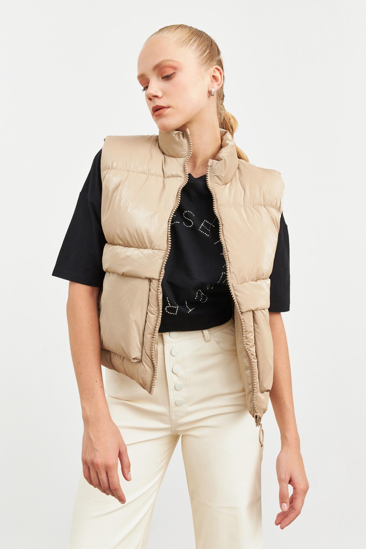 A wholesale clothing model wears Vest - Beige, Turkish wholesale Vest of Setre