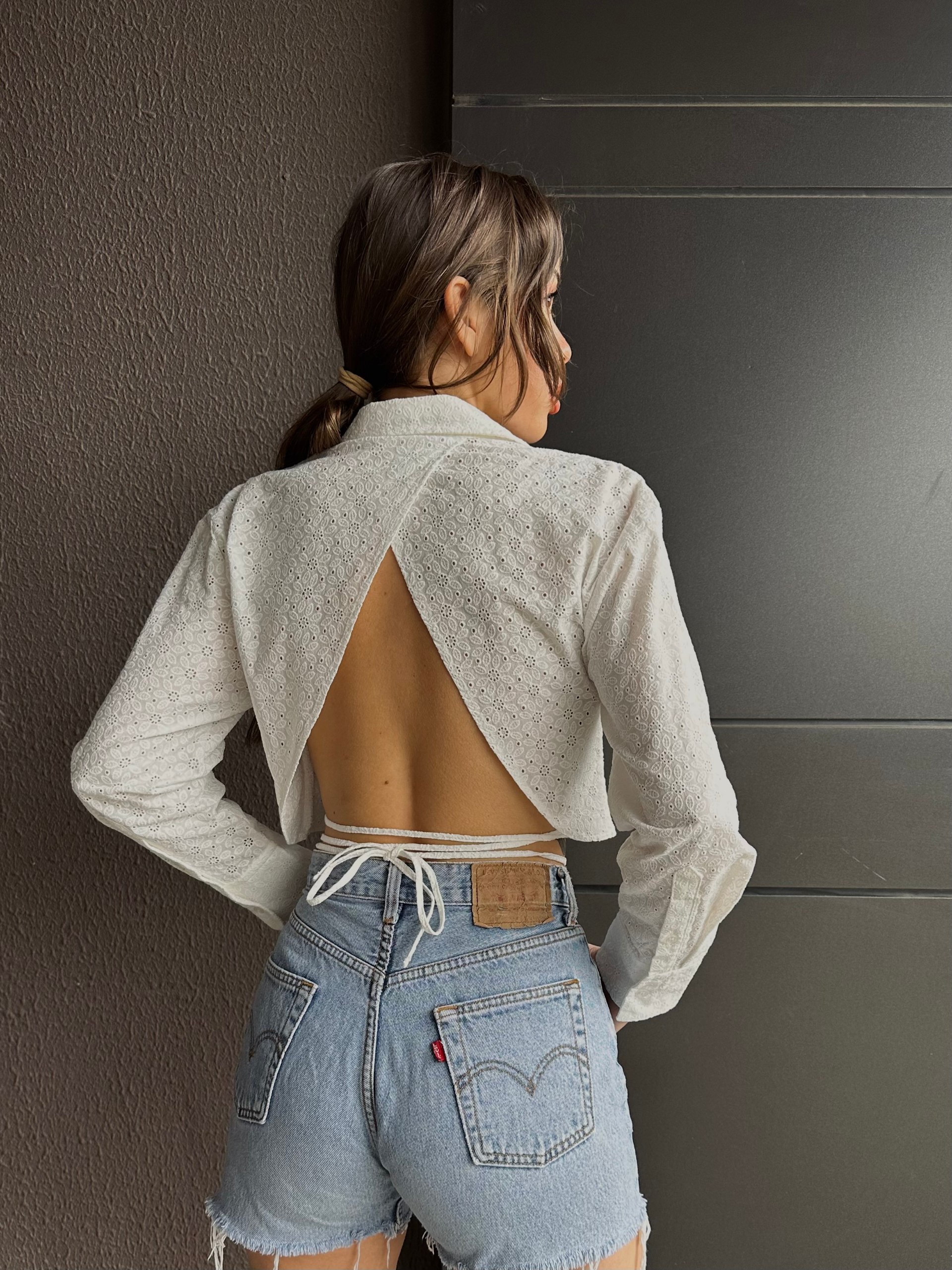 A model wears SBE10176 - Shirt - White, wholesale Shirt of Sobe to display at Lonca