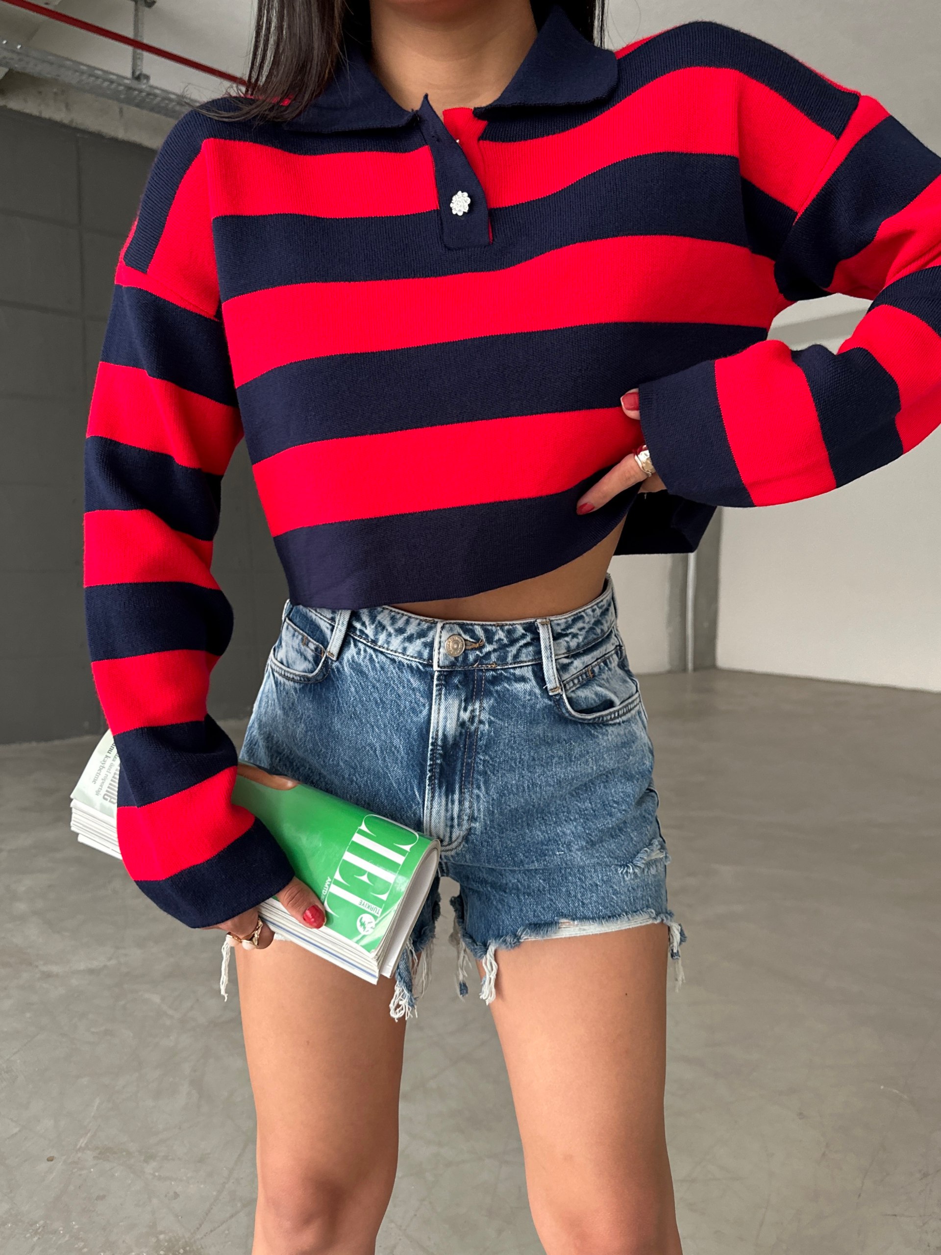 A wholesale clothing model wears SBE10529 - Sweater - Navy Blue & Red, Turkish wholesale Sweater of Sobe