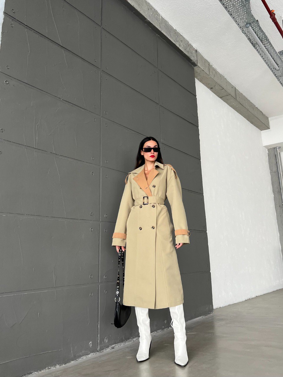 A wholesale clothing model wears Trench Coat - Beige, Turkish wholesale Trenchcoat of Sobe