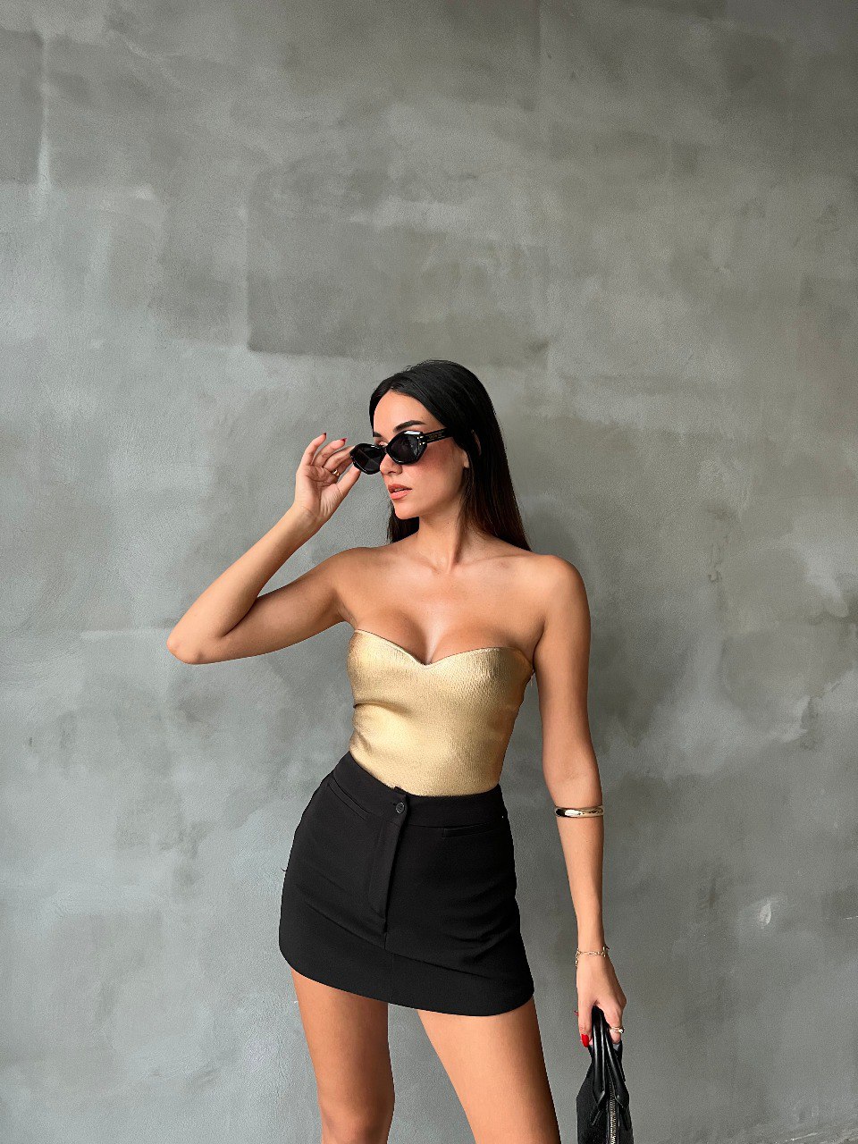A wholesale clothing model wears Bustier - Gold, Turkish wholesale Bustier of Sobe