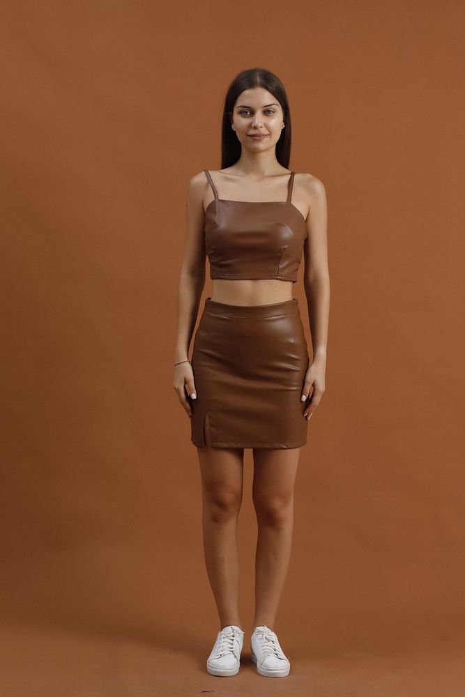 A wholesale clothing model wears top10089-tan-faux-leather-mini-skirt, Turkish wholesale Skirt of Topshow