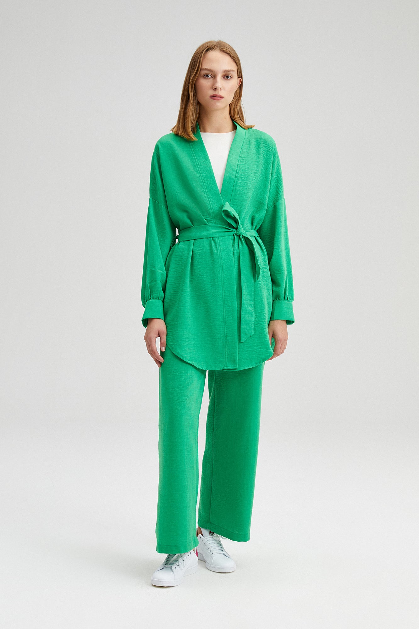 A model wears TOU11403 - Kimono Trousers Two Piece Set - Green, wholesale Suit of Touche Prive to display at Lonca