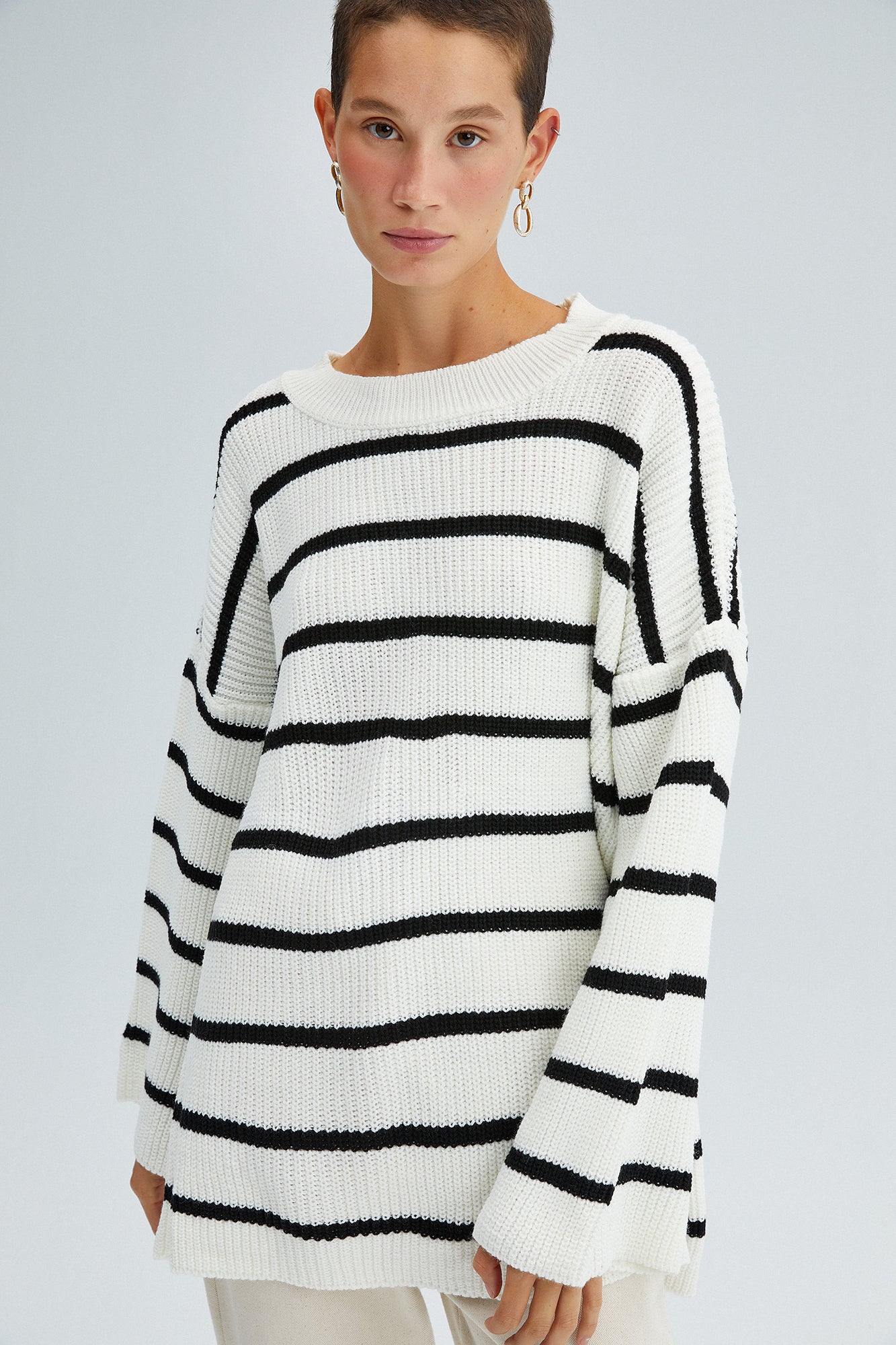 A wholesale clothing model wears Striped Oversize  Knit Tunic - White, Turkish wholesale Tunic of Touche Prive