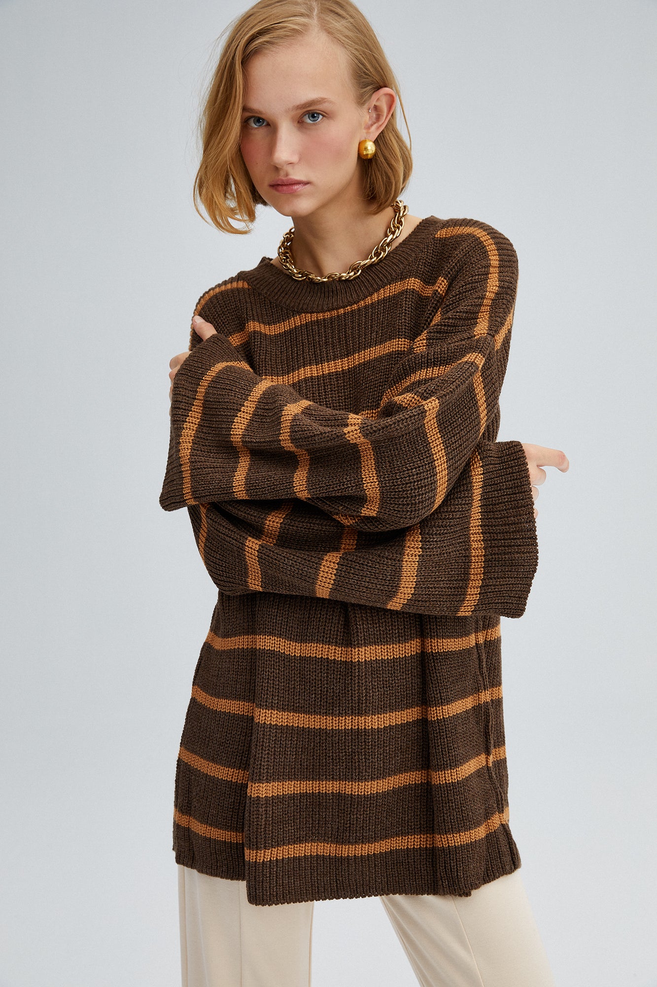 A wholesale clothing model wears Striped Oversize  Knit Tunic - Brown, Turkish wholesale Tunic of Touche Prive