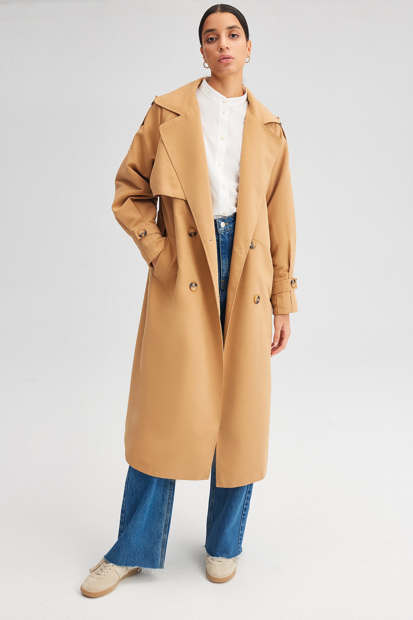 A wholesale clothing model wears Seamed Sleeve Trench Coat - Camel, Turkish wholesale Trenchcoat of Touche Prive