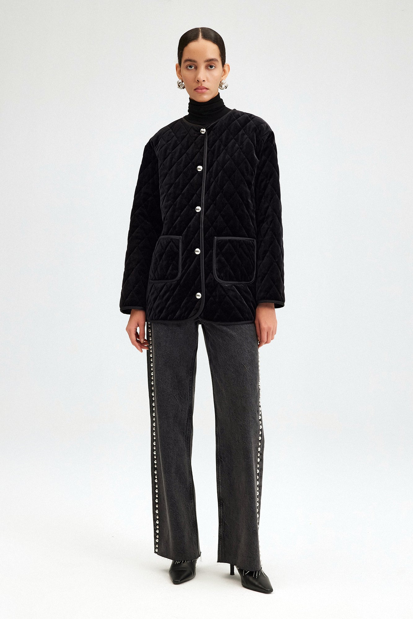 A wholesale clothing model wears Velvet Quilted Jacket - Black, Turkish wholesale Coat of Touche Prive
