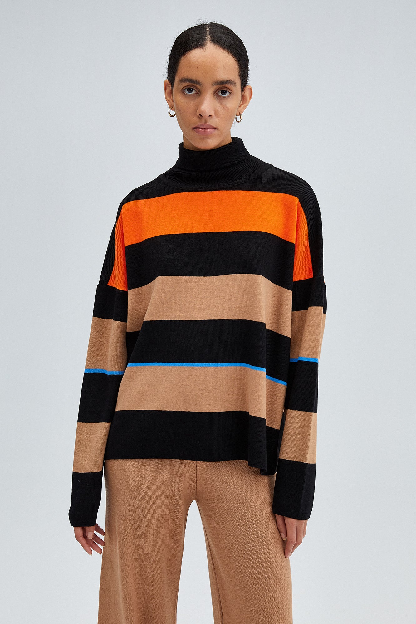 A wholesale clothing model wears Turtleneck Striped Knitwear Sweater - Black & Orange, Turkish wholesale Sweater of Touche Prive